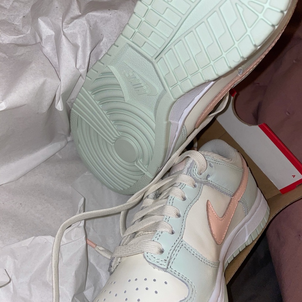 Nike dunk low barely green